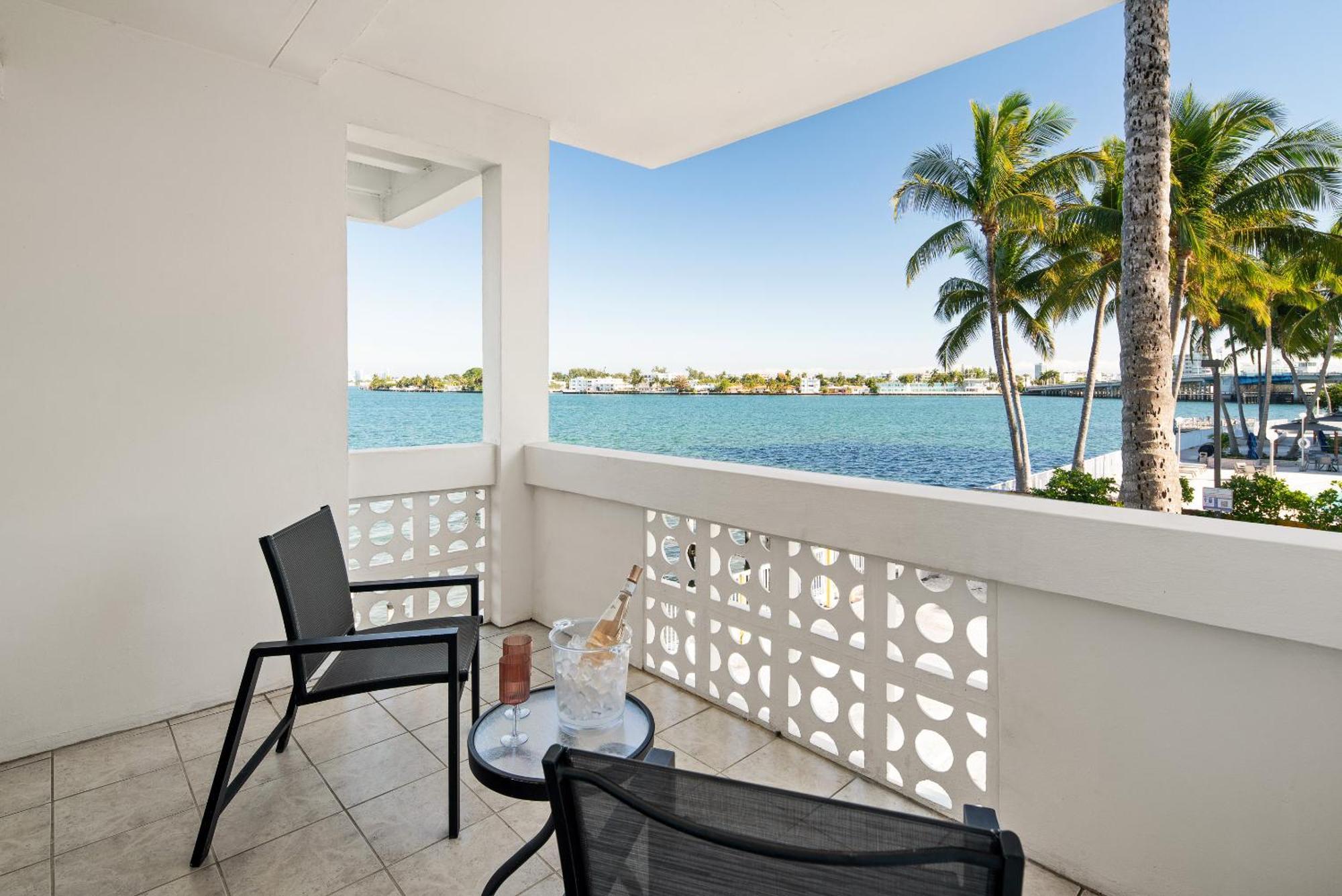 Palm Tree Club Miami Hotel North Bay Village Exterior photo