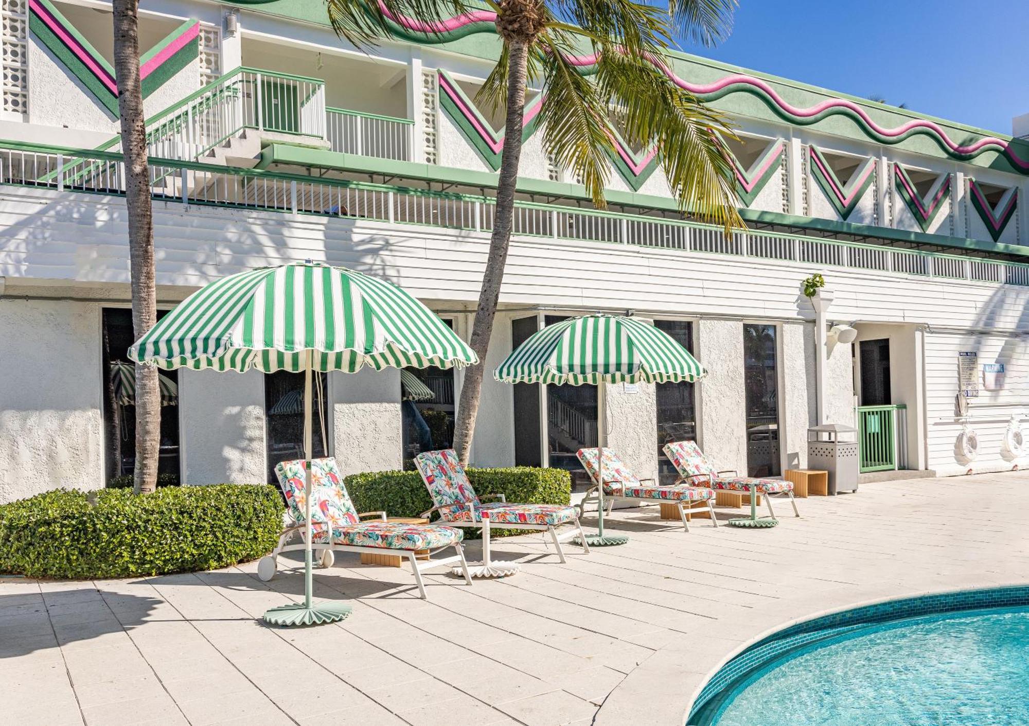 Palm Tree Club Miami Hotel North Bay Village Exterior photo