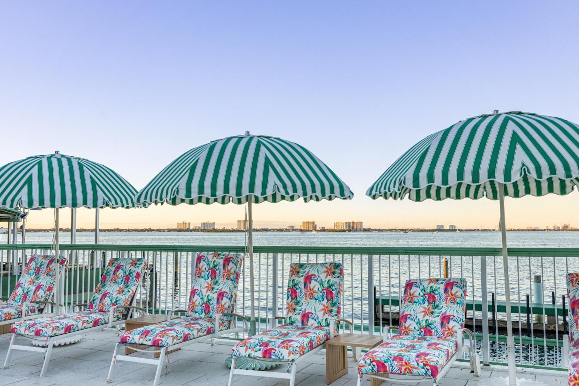 Palm Tree Club Miami Hotel North Bay Village Exterior photo