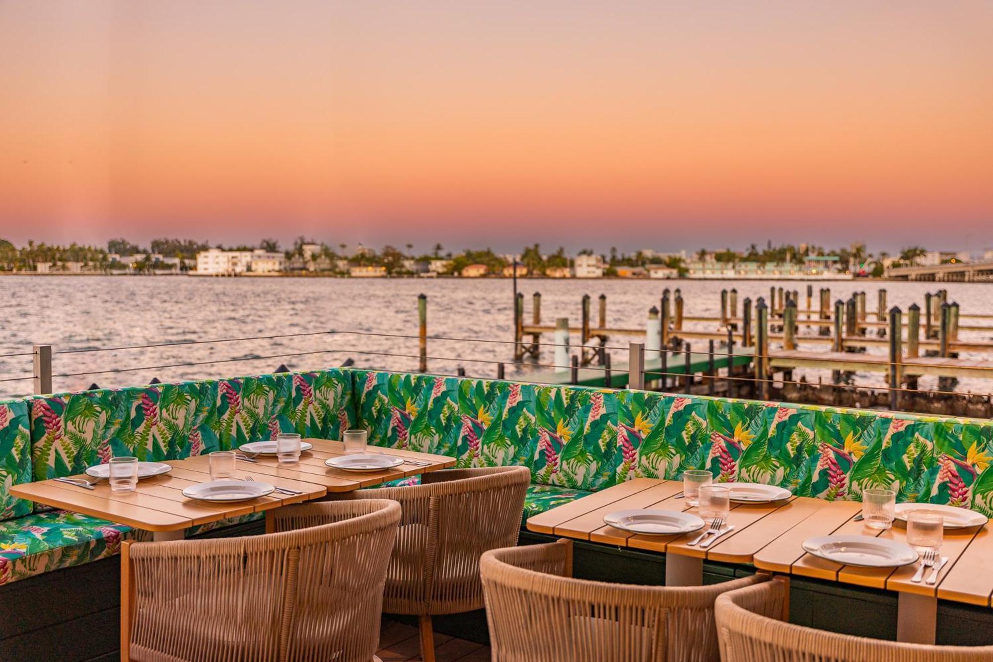 Palm Tree Club Miami Hotel North Bay Village Exterior photo